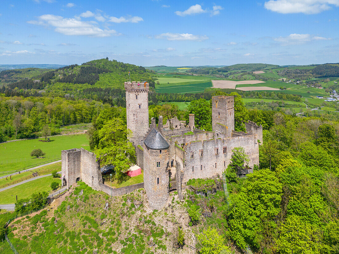 Ruins of the Kasselburg near Pelm near Gerolstein, Eifel, Rhineland-Palatinate, Germany