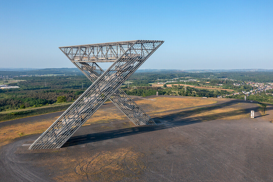 Saarpolygon auf der Bergehalde Ensdorf bei\nSaarlouis, Saar, Saartal, Saarland, Deutschland