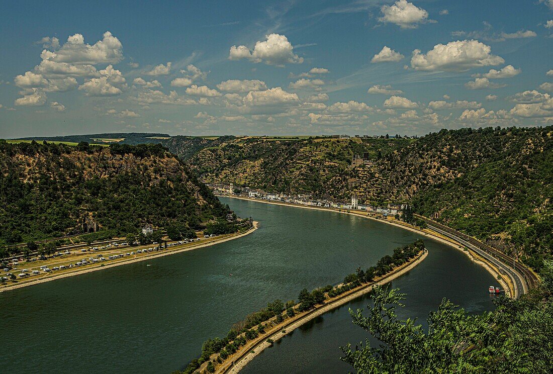 Loop of the Rhine near St. Goarshausen seen from the Loreley Plateau, Upper Middle Rhine Valley, Rhineland-Palatinate, Germany