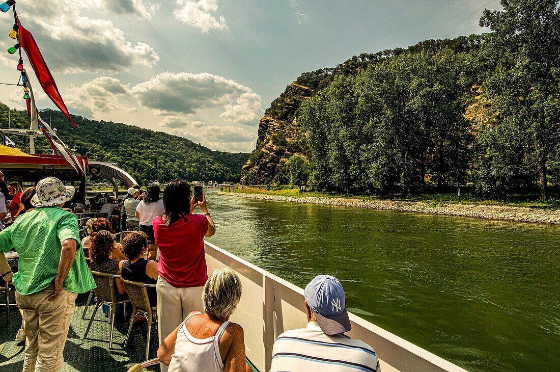 Passengers of a panoramic ship vis-à-vis the Loreley Rock, Upper Middle Rhine Valley, Rhineland-Palatinate, Germany