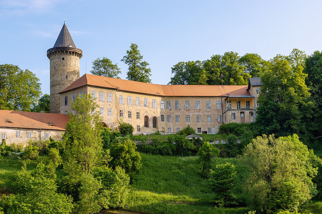 Obere Burg Rožmberk mit Turm Jakobína, Rožmberk nad Vltavou, Südböhmen, Tschechien