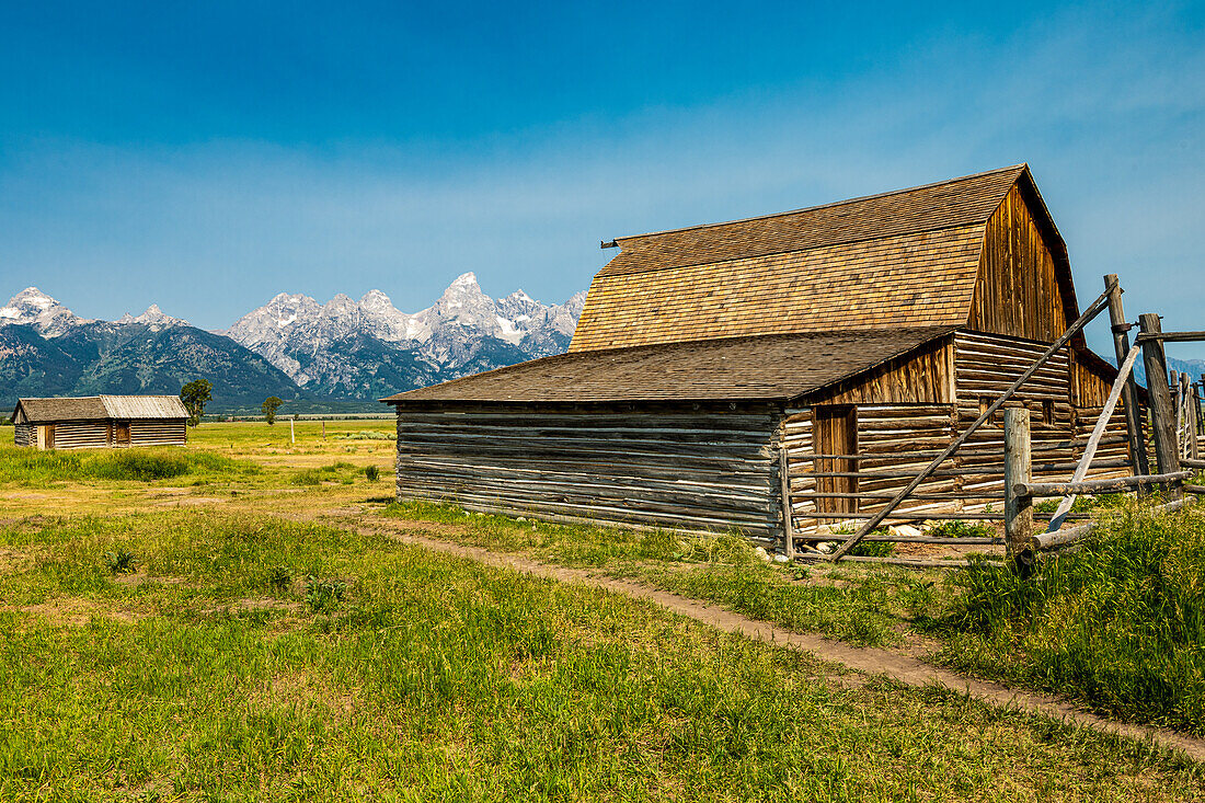 Einsamer ehemaliger Bauernhof Moulton Barn in den Antelope Flats, Grand Teton Nationalpark, Wyoming, USA