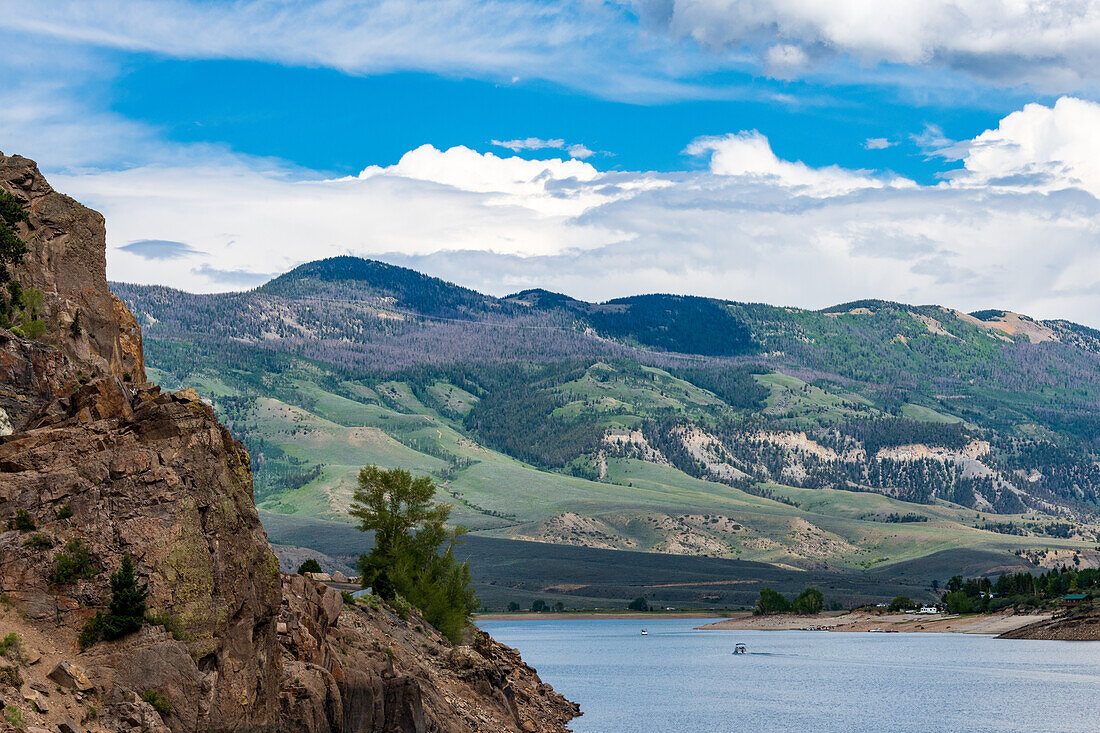 Berglandschaft am Blue River, Stausee Green Mountain Reservoir, Summit County, Colorado, USA