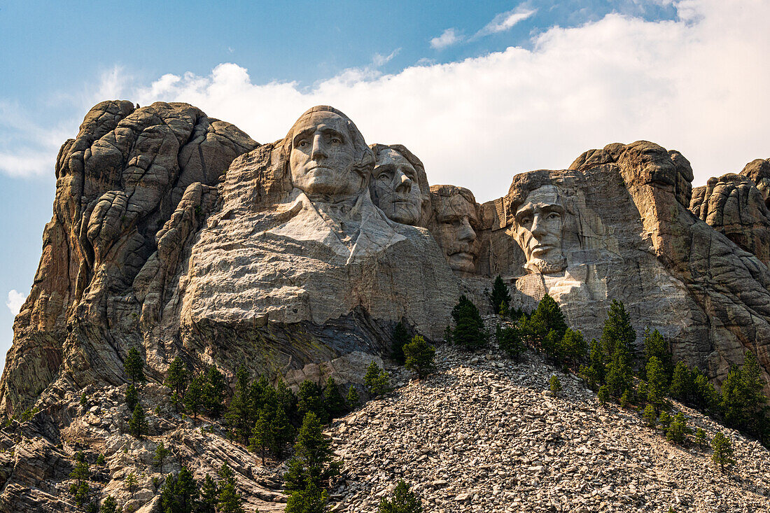 Blick auf das Mt. Rushmore National Monument, Black Hills,  Nähe Keystone, South Dakota, USA