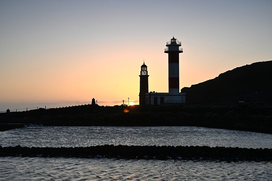 Leuchtturm vom Punta de Fuencaliente bei Sonnenuntergang, Südküste, La Palma, Kanarische Inseln, Spanien
