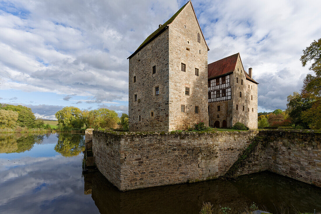 Wasserschloss Brennhausen am Reutsee bei Sulzdorf an der Lederhecke, Landkreis Rhön-Grabfeld, Unterfranken, Bayern, Deutschland