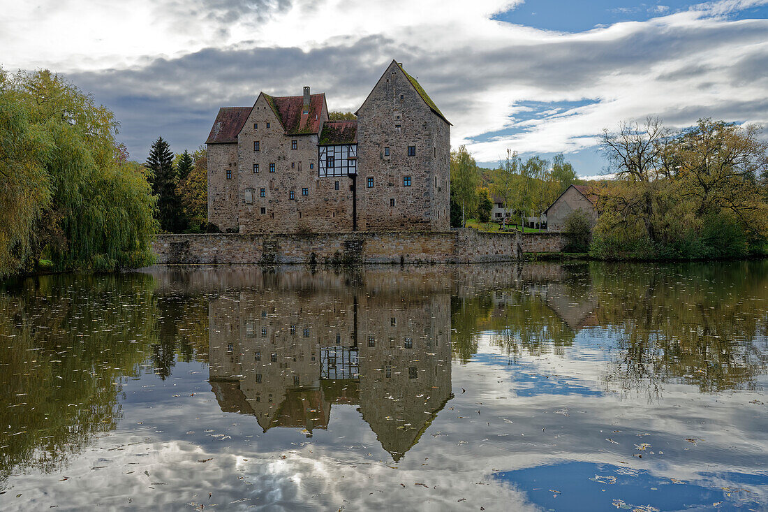 Wasserschloss Brennhausen am Reutsee bei Sulzdorf an der Lederhecke, Landkreis Rhön-Grabfeld, Unterfranken, Bayern, Deutschland