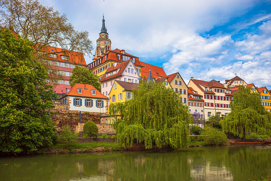 Blick auf Neckar und Altstadt in Tübingen, Baden-Württemberg, Deutschland