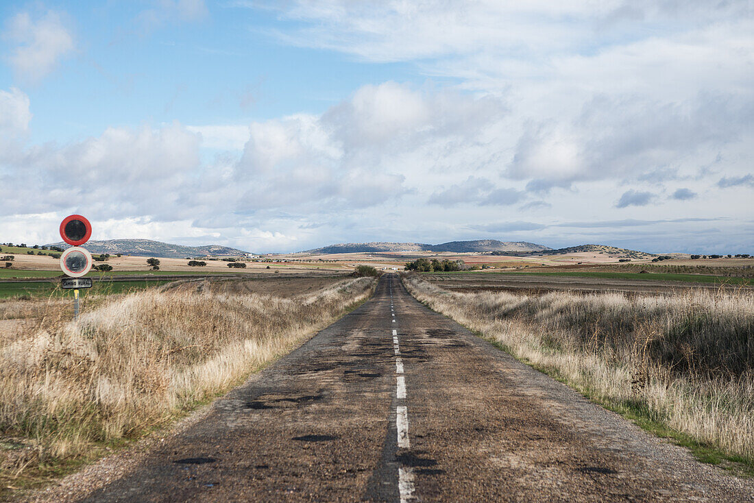 Landstraße, Kastilien-La Mancha, Spanien