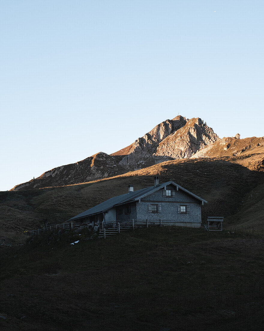 Sonnenaufgang an der Gappenfeldalpe, Tannheim, Tirol, Österreich