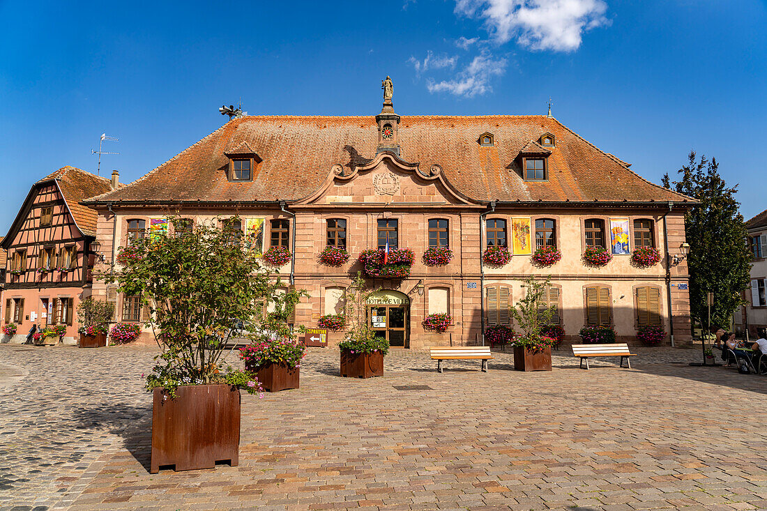Das Rathaus Hôtel de ville in Bergheim, Elsass, Frankreich 