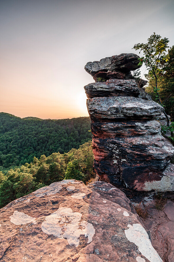 Setting sun at Rötzenfels, Gossersweiler-Stein, Palatinate Forest, Rhineland-Palatinate, Germany