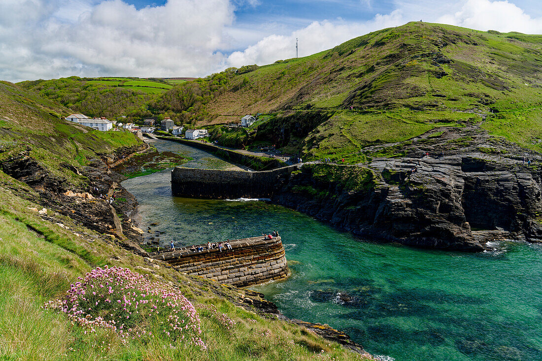 Großbritannien, England, Cornwall, Nordküste, Bucht und Hafenzufahrt zum 'Boscastle Harbour'