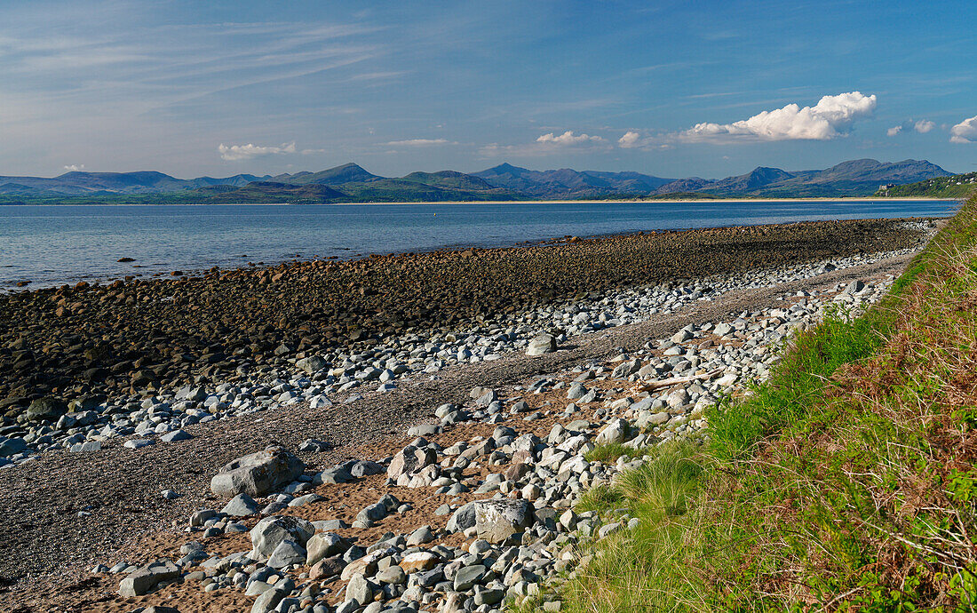 Großbritannien, West Wales, Halbinsel Shell Island, Steine am Strand