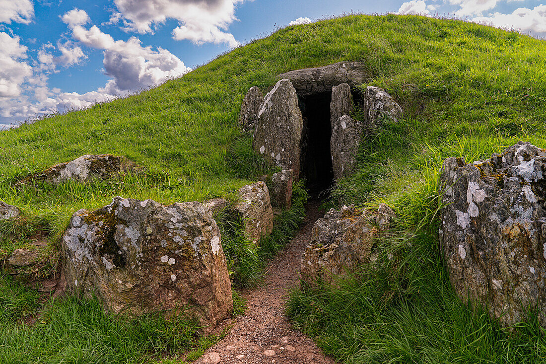 Great Britain, North West Wales, Anglesey Island, Bryn Celli Ddu, Neolithic passage grave at Llanddaniel Fab