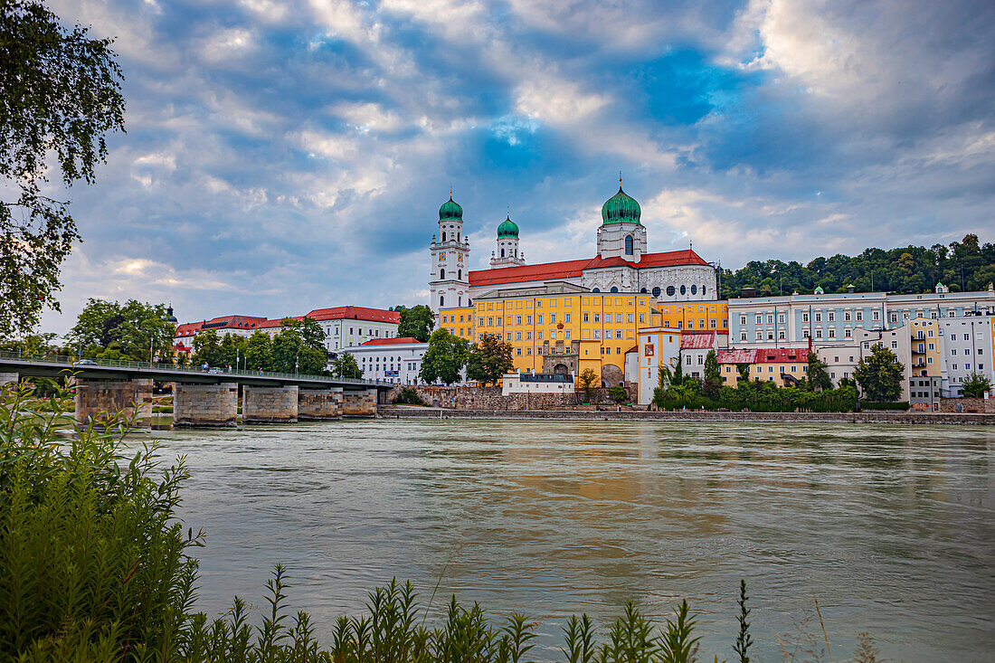 Schiffmühlgasse with a view of St. Stephan Cathedral in Passau, Bavaria, Germany