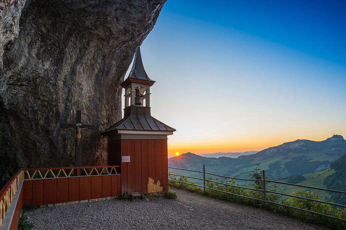 Wildkirchli, Sonnenaufgang, unterhalb der Ebenalp, Weissbad, Alpstein, Kanton Appenzell Innerrhoden, Schweiz
