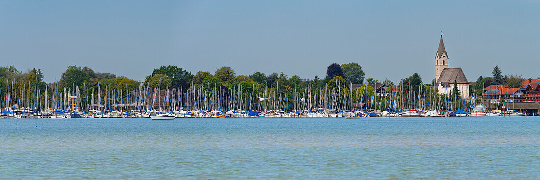 Yachthafen von Seebruck, Chiemsee, Chiemgau, Bayern, Deutschland, Europa