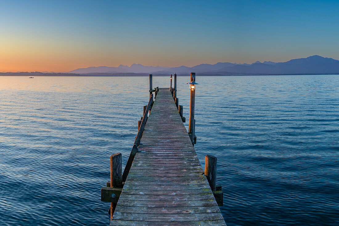 Sonnenaufgang, Steg beim Malerwinkel, Chiemsee, Chiemgau, Bayern, Deutschland, Europa