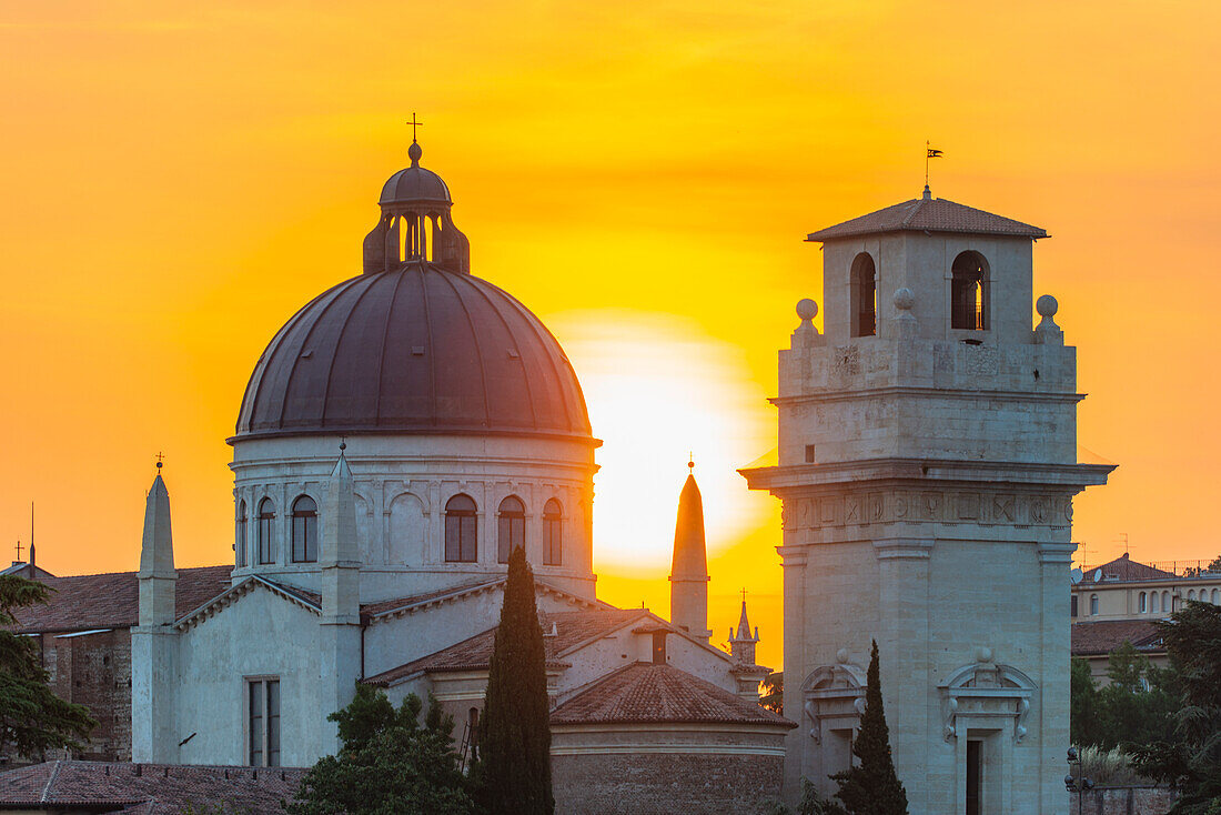 Sonnenuntergang, Kirche Parraccia di San Giorgio in Braida und der Turm Campanile di San Giorgio in Braida, Verona, Venetien, Italien