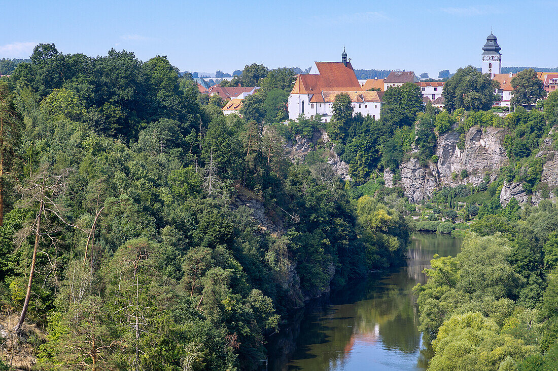 Bechyně auf dem Felsen über der Lužnice in Westböhmen in Tschechien