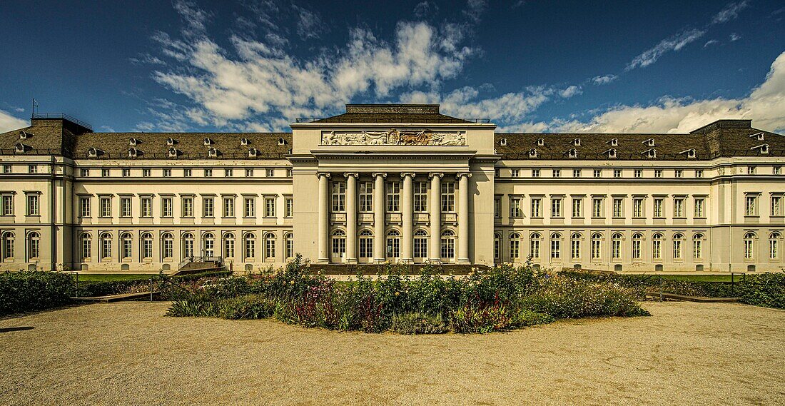 Kurfürstliches Schloss an der Rheinpromenade in Koblenz, Oberes Mittelrheintal, Rheinland-Pfalz, Deutschland