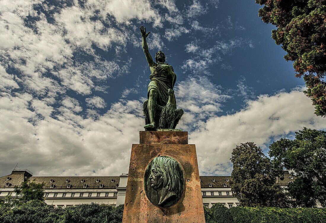 Görres-Denkmal vor Kurfürstlichem Schloss, Koblenz, Oberes Mittelrheintal, Rheinland-Pfalz, Deutschland