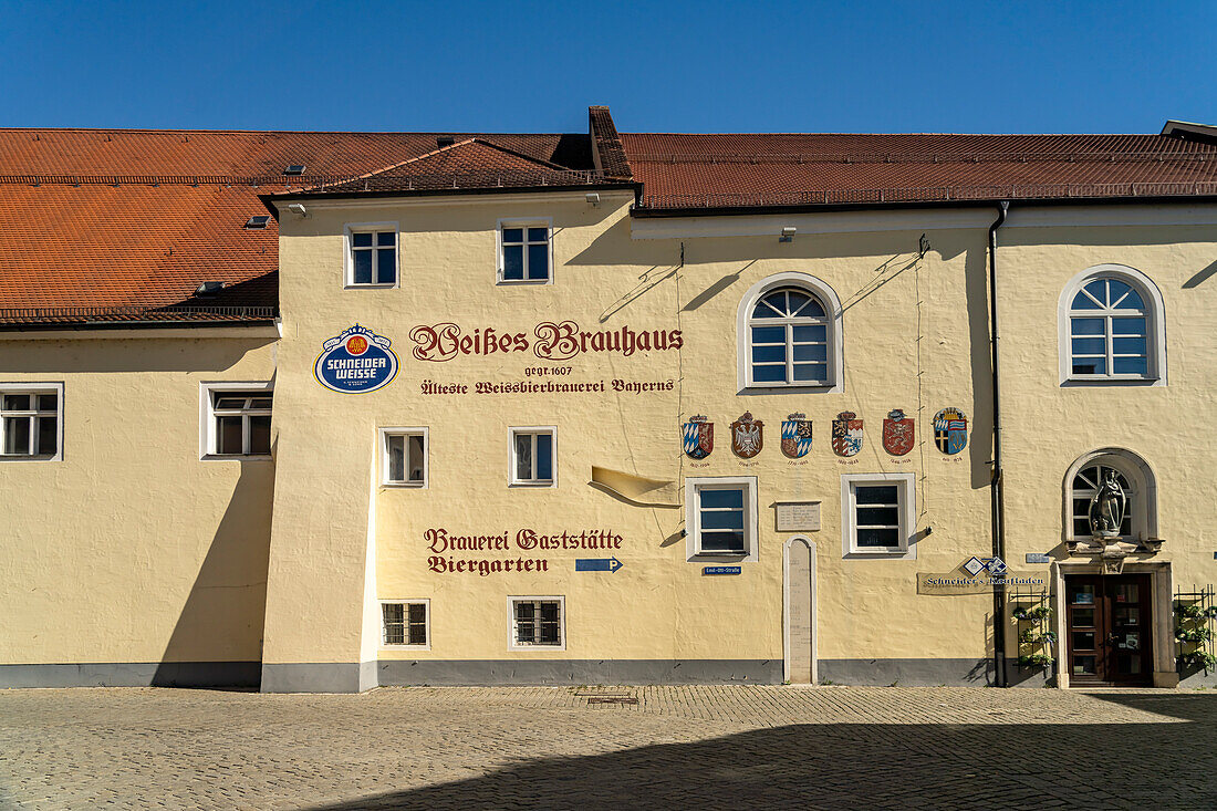 Das Weisse Brauhaus, älteste noch existierende Weißbierbrauerei Bayerns, Kelheim, Niederbayern, Bayern, Deutschland