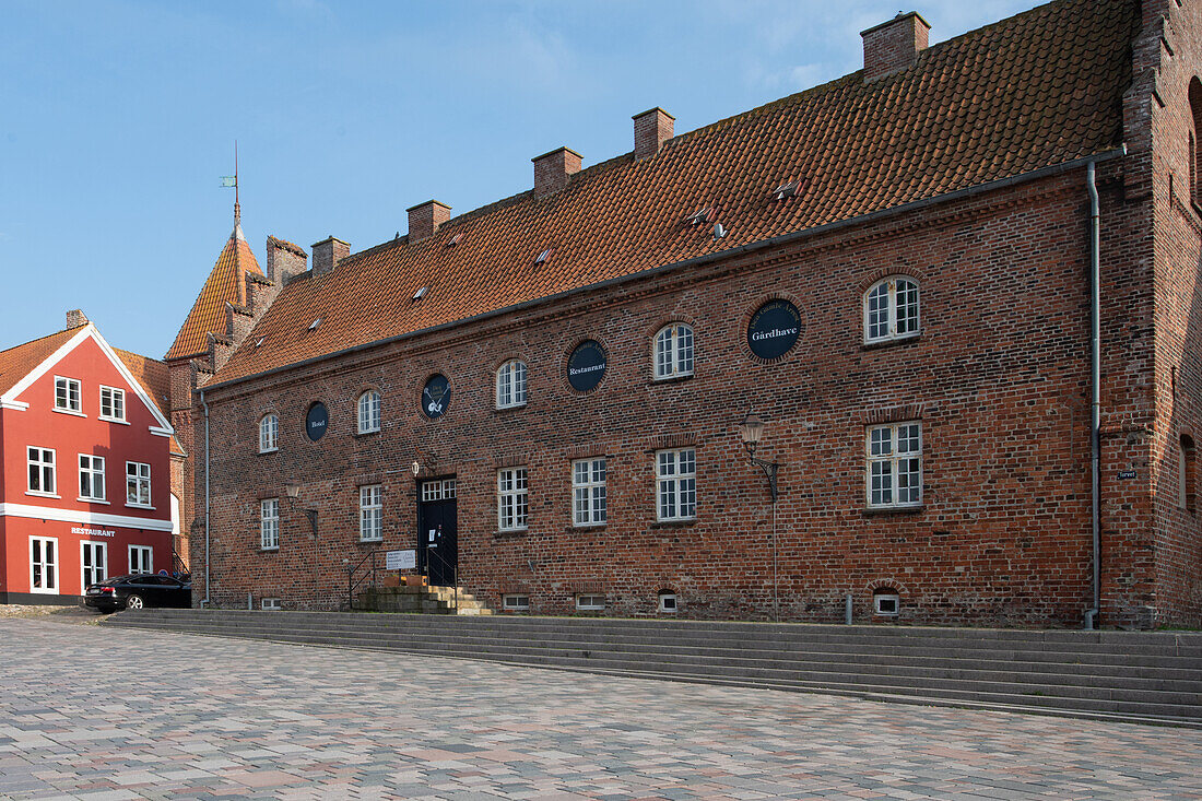 Ribe, das ehemalige Gefängnis "Den Gamle Arrest" beherbergt heute Hotelgäste, Jütland, Dänemark, Stadtbild