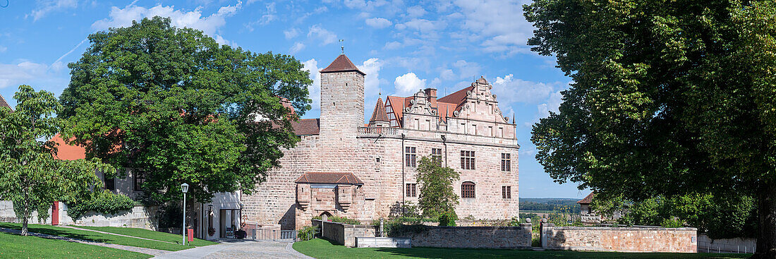 Die Cadolzburg, Besitz der Hohenzollern, wurde nach 1970 rekonstruiert, Bayern, Deutschland