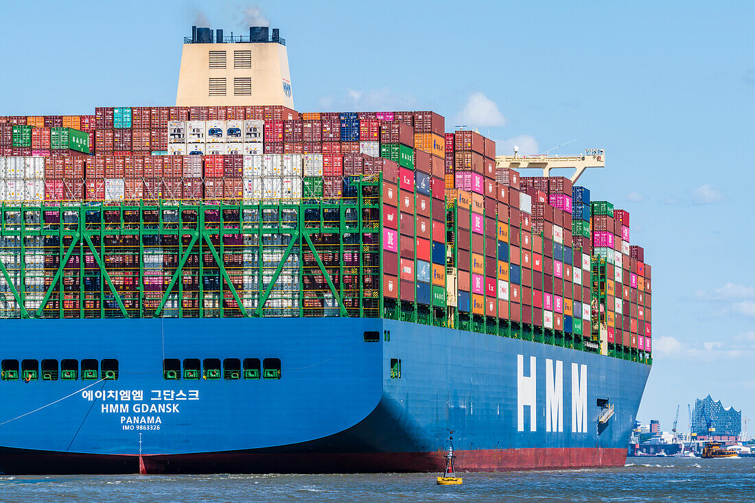 View from Finkenwerder to the port of Hamburg, Finkenwerder, Hamburg, Germany