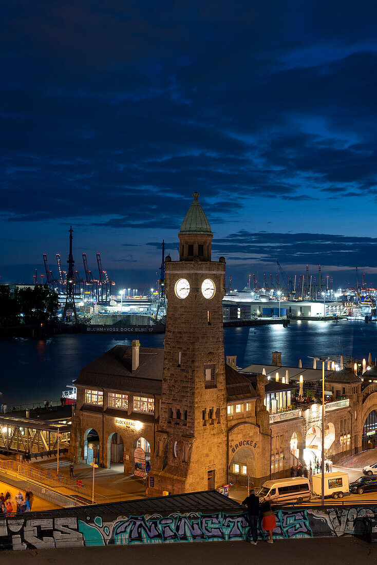 Landungsbrücken, water level tower, Hamburg, Germany