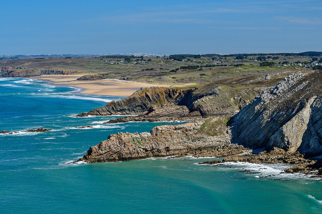 Felsvorsprünge und Strand Plage de la Palue, GR 34, Zöllnerweg, Sentier Côtier, Halbinsel Crozon, Atlantikküste, Bretagne, Frankreich