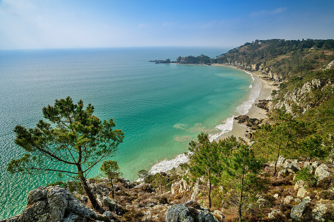 Blick auf Strand der Halbinsel Crozon, bei Morgat, GR 34, Zöllnerweg, Sentier Côtier, Halbinsel Crozon, Atlantikküste, Bretagne, Frankreich