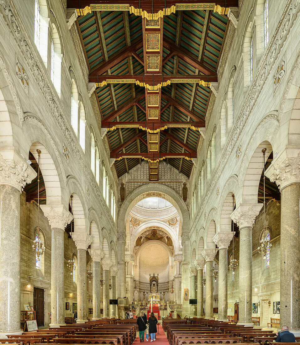 Innenaufnahme der Basilika St. Martin in Tours, Tours, Loiretal, UNESCO Welterbe Loiretal, Frankreich