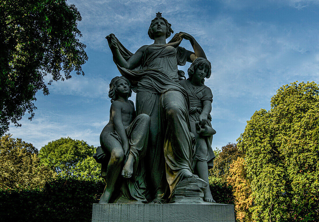 Figurengruppe "Die vier Tageszeiten" (1868) im Schlossteichpark, Chemnitz, Sachsen, Deutschland