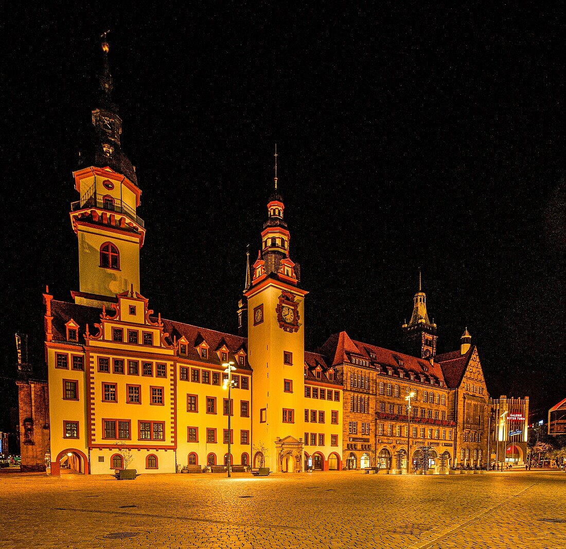 Altes und Neues Rathaus am Marktplatz im Laternenlicht, Chemnitz, Sachsen, Deutschland