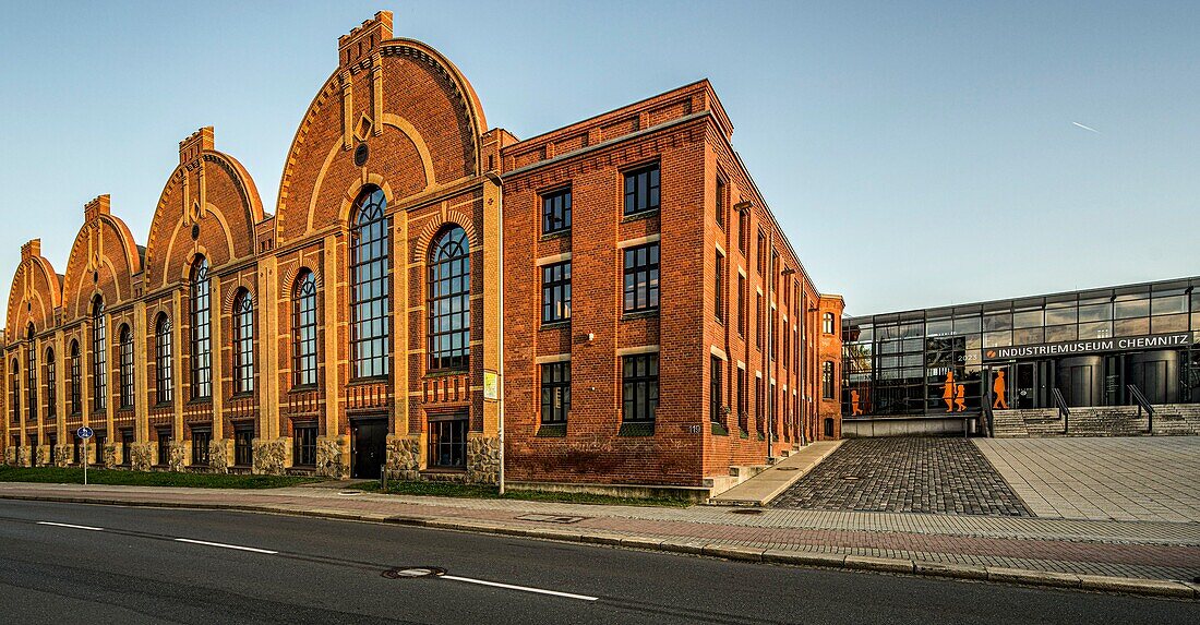 Route der Industriekultur: Industriemuseum Chemnitz in der ehemaligen Gießereihalle des Fabrinkanten Hermann Escher (1907), Sachsen, Deutschland