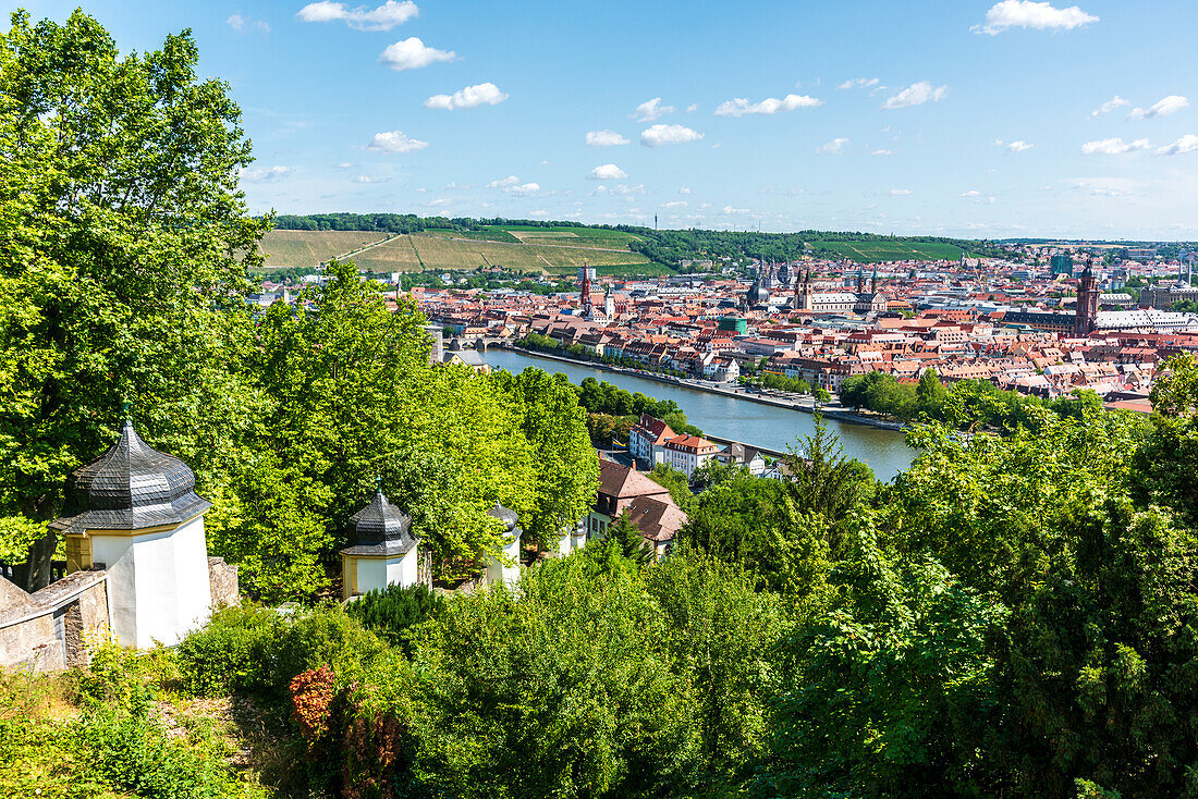 Alte Mainbrücke und Altstadt in Würzburg, Unterfranken, Franken, Bayern, Deutschland