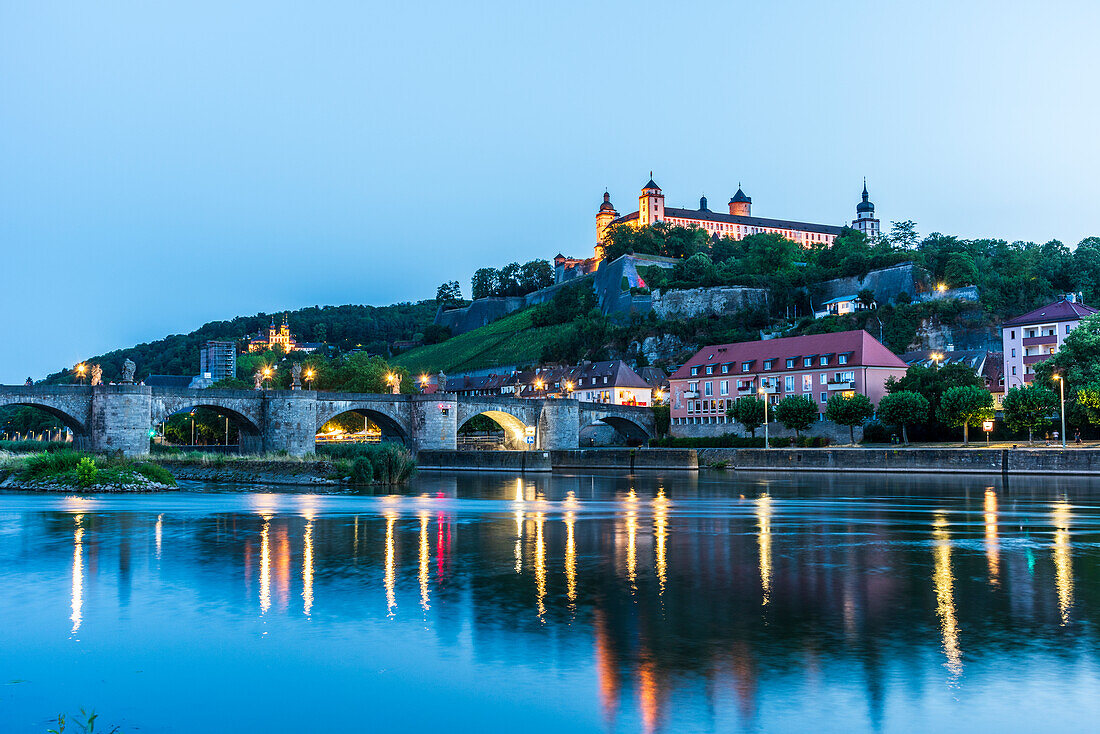 Alte Mainbrücke und Festung Marienberg in Würzburg, Unterfranken, Franken, Bayern, Deutschland