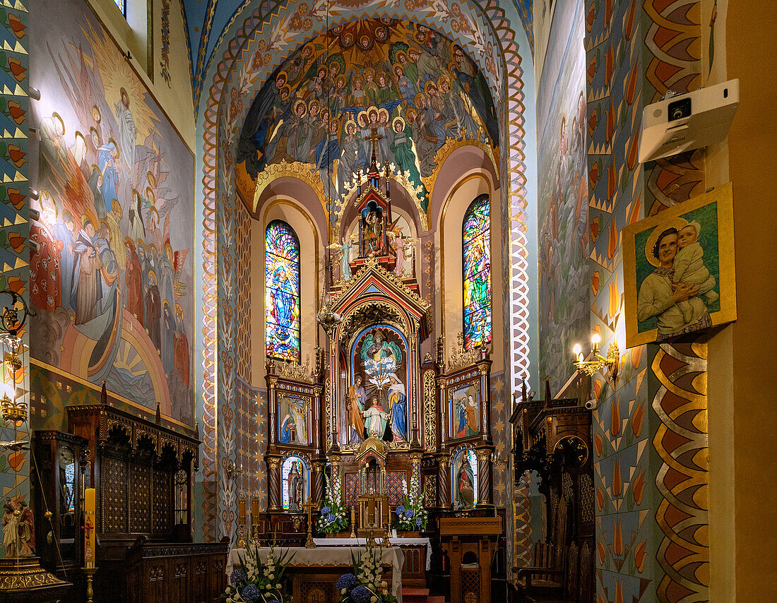 Innenraum der Neuen Gemeindekirche (Nowy Kościół parafialny) in Zakopane in der Hohen Tatra in Polen