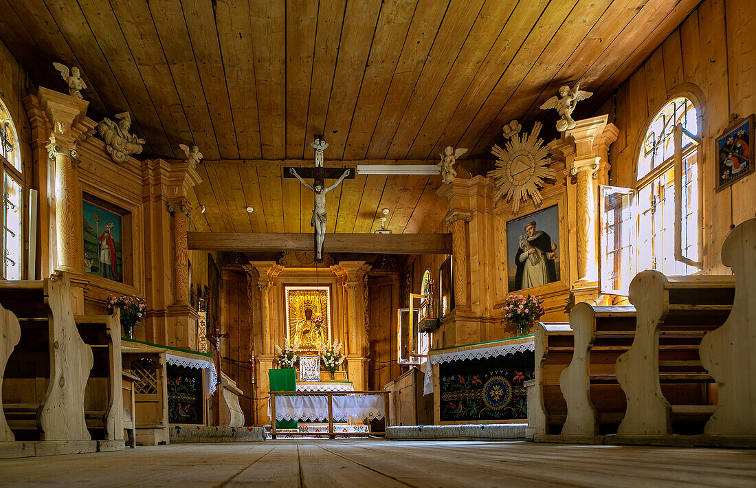 Innenraum der Alten Dorfkirche (Stary Kościół parafialny) in Zakopane in der Hohen Tatra in Polen