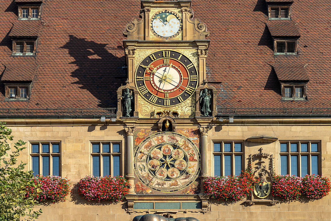 Historische astronomische Uhr am Rathaus in Heilbronn, Baden-Württemberg, Deutschland 