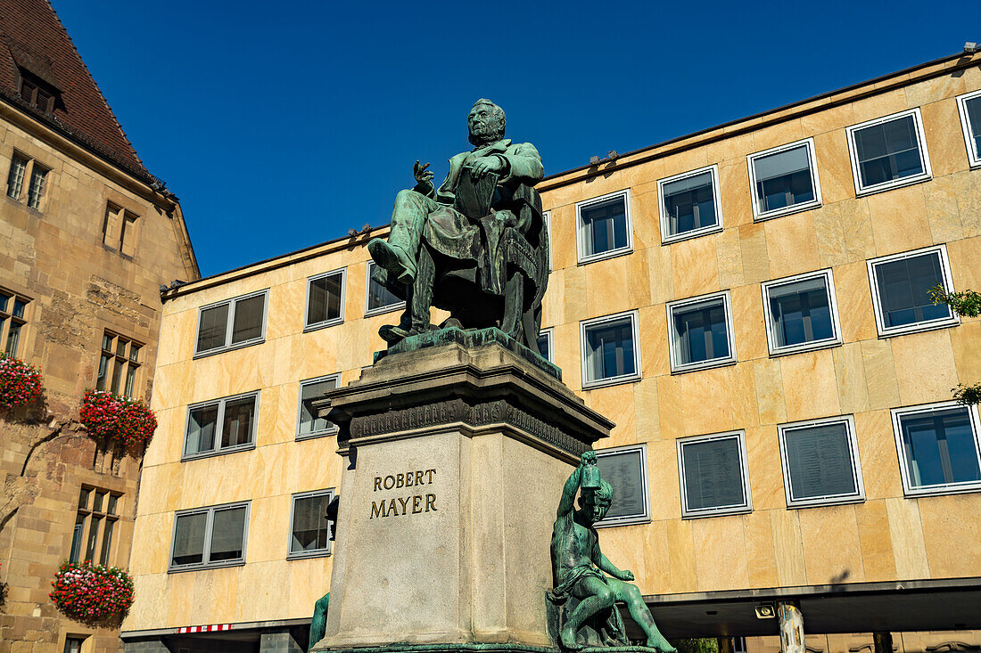 Robert-Mayer-Denkmal auf dem Marktplatz in Heilbronn, Baden-Württemberg, Deutschland 