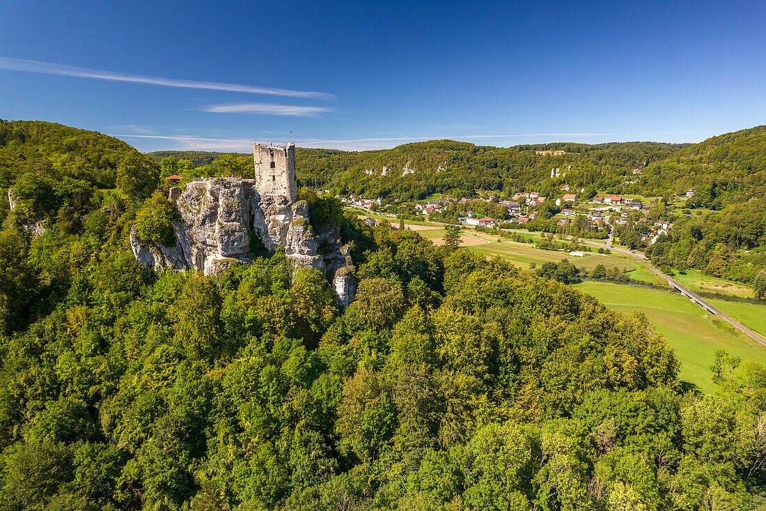 Die Burgruine Neideck in der Fränkischen Schweiz aus der Luft gesehen, Streitberg, Wiesenttal, Bayern, Deutschland