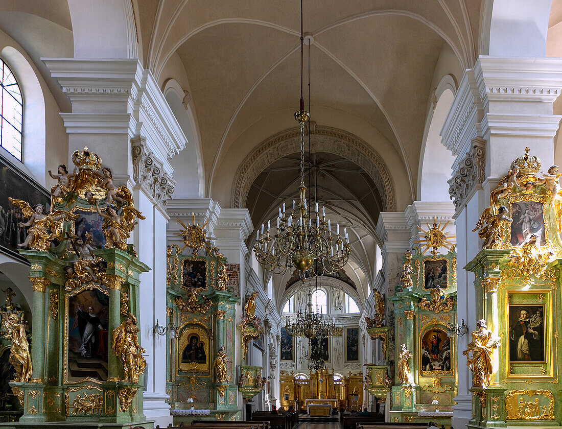 Innenraum der Dominikanerkirche (Dominikanerbasilika, Bazylika Dominikanów) in Lublin in der Wojewodschaft Lubelskie in Polen