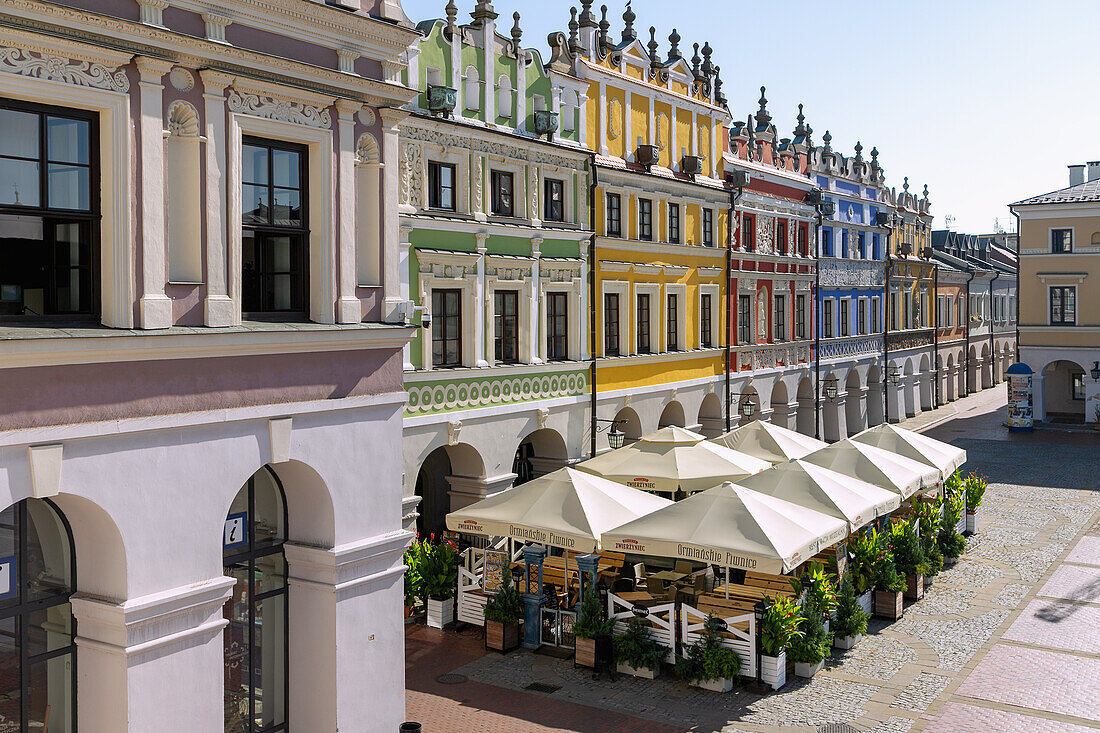 Rathaus (Ratusz) und Armenische Häuser (Kamienice Ormiańskie) am Rynek Wielki in Zamość in der Wojewodschaft Lubelskie in Polen