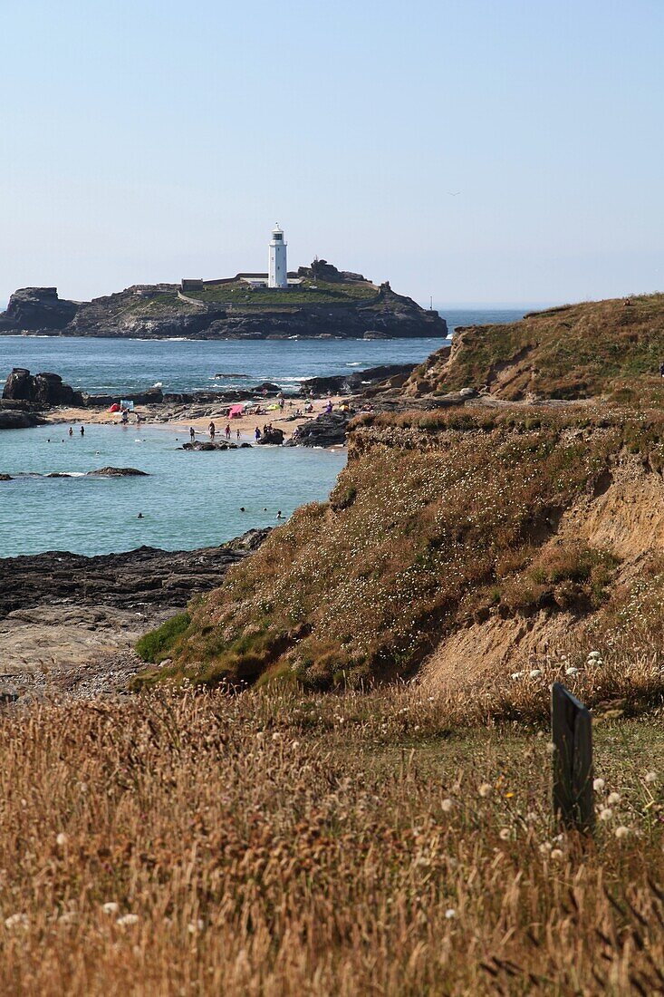 Blick auf Godrevy Lighthouse, St. Ives, Cornwall, England, Großbritannien