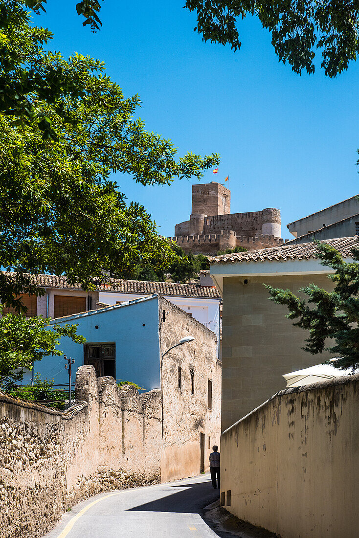Castillo de la Atalaya, in Biar mit engen Altstadtgassen, noch aus dem Mittelalter, Provinz Alicante, Spanien
