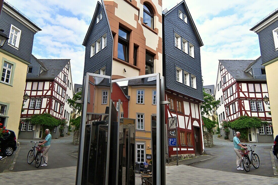 Spiegelungen in der Altstadt von Wetzlar, Hessen, Deutschland